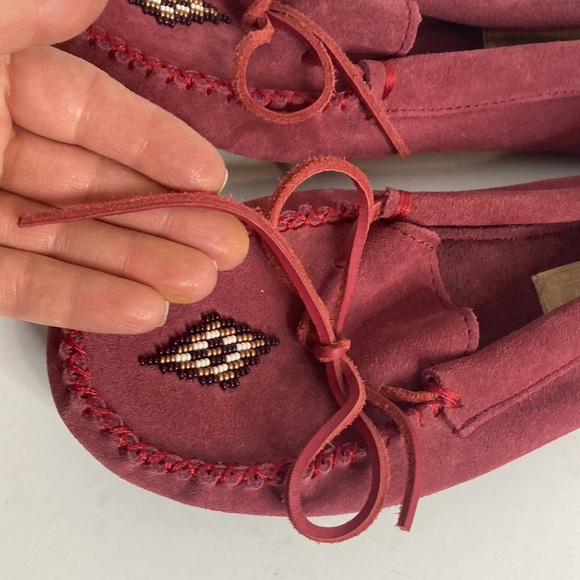 Manitobah Moccasins Womens 7 Pink Red Suede Slip On Loafers Aboriginal Beaded - Picture 7 of 13